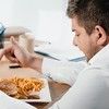 10 rodzajów jedzenia, których lepiej nie przynosić do pracy