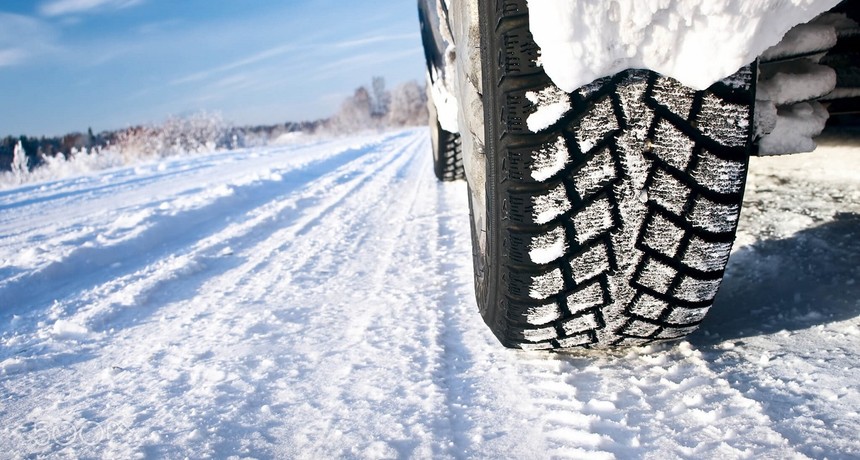 PZPO: Aż 1/3 kierowców w Polsce jeździ zimą na letnich oponach