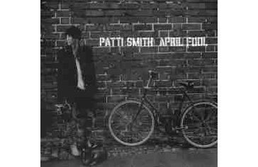 Książka, film Pierwsza dama rocka Patti Smith ''April Fool'' - wraca z nową płytą