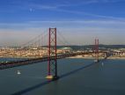 Most 25. Kwietnia, łudząco podobny do Golden Gate w San Francisco.
Fot. Antonio Sacchetti
