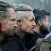 „Siedmiu królów musi umrzeć” – Netflix filmem kończy serial „Upadek królestwa”. Udanie?