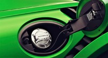 Syntetyczne paliwo pośle „elektryki” na zieloną trawkę?