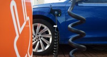 „Elektryki” w cenie aut spalinowych już w 2026 r. Będą duże obniżki