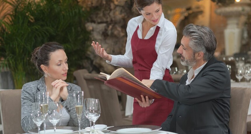 Savoir vivre - jak uregulować rachunek w restauracji?