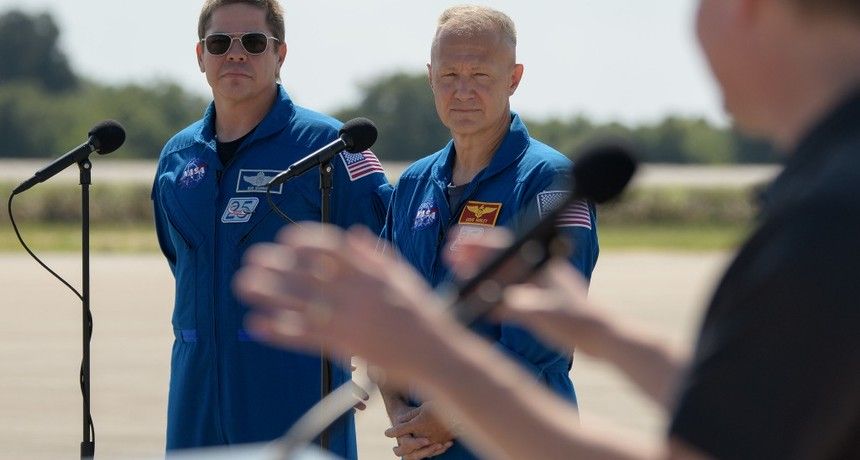 Statek Dragon, wybudowany przez SpaceX Elona Muska zabierze w kosmos dwóch astronautów – Roberta Behnkena i Douglasa Hurleya
