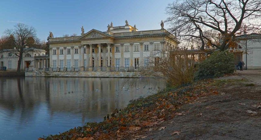 Pałac na wodzie w Łazienkach Królewskich w Warszawie