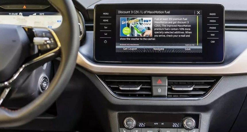 Škoda i Ford chcą wyświetlać reklamy w autach