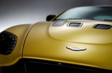 Samochody Aston Martin V12 Vantage S - osiągi w luksusowym "opakowaniu"