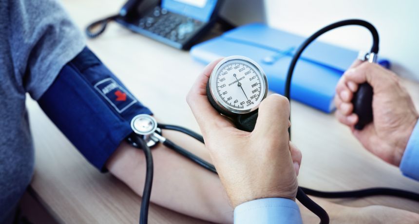 Prawidłowe ciśnienie krwi Nadciśnienie Objawy Leczenie mężczyzna