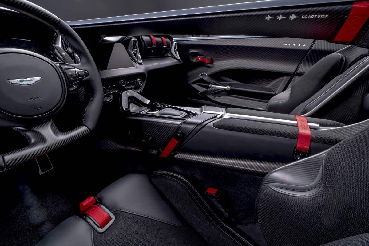 Aston Martin Speedster V12 wnętrze
