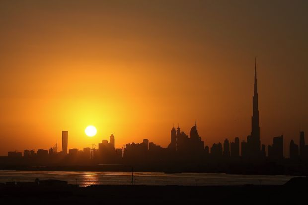 Panorama Dubaju o zachodzie słońca