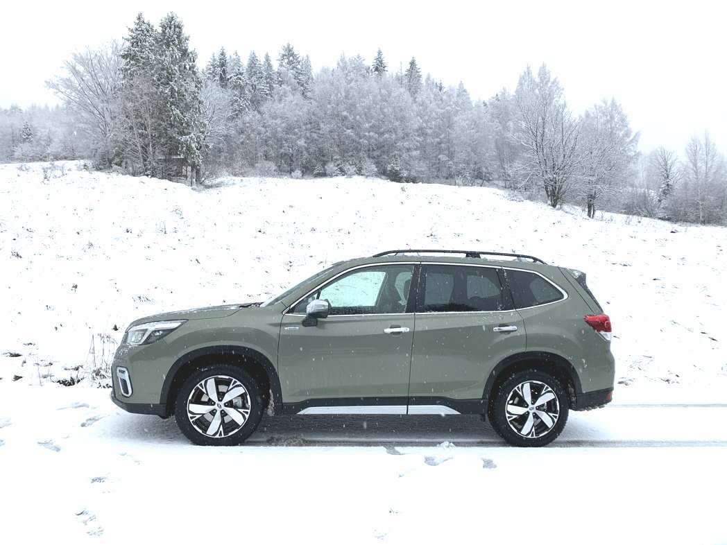 Subaru Forester na śniegu