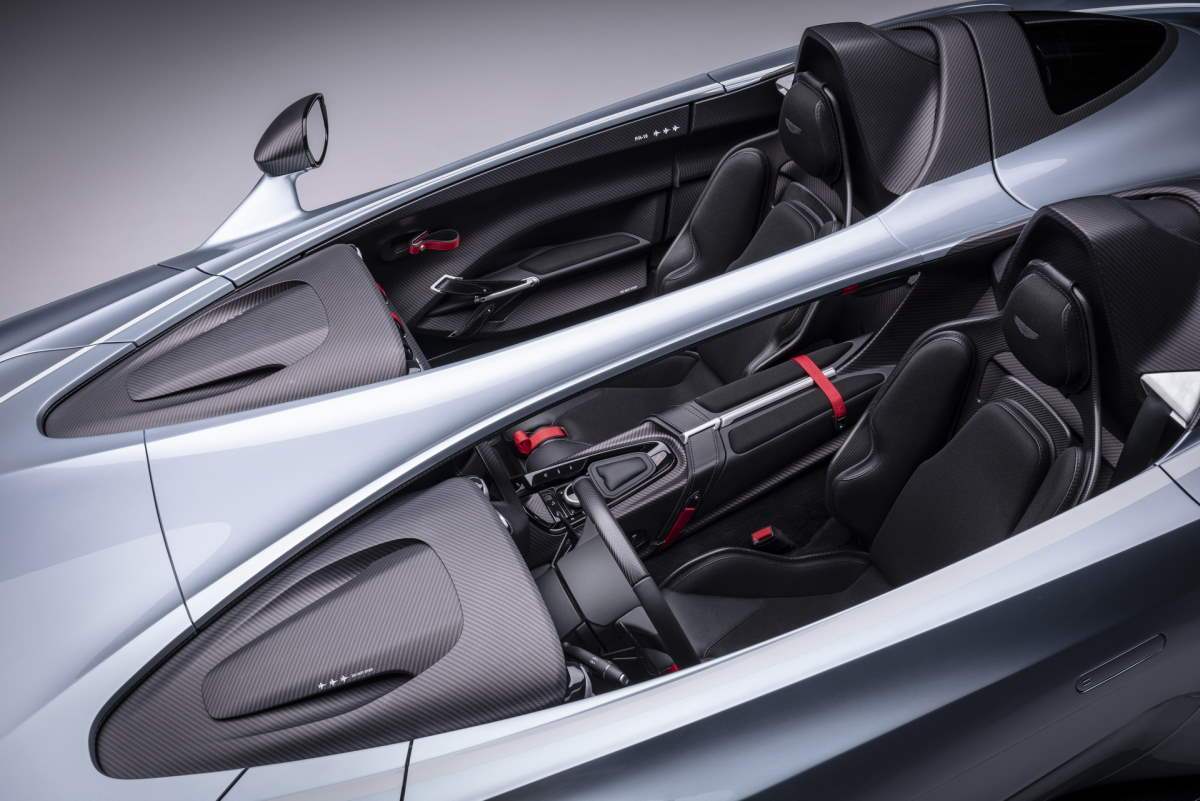 Aston Martin Speedster V12 - kabina