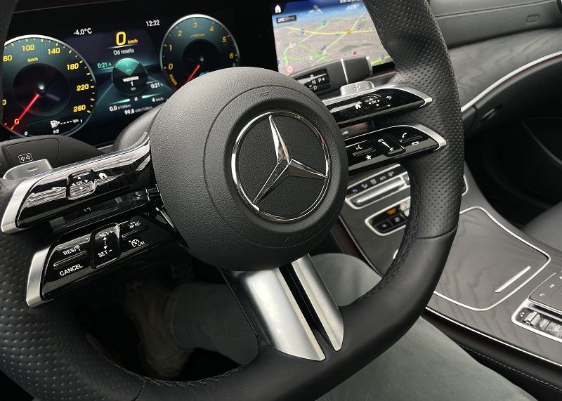 Mercedes MBUX cockpit