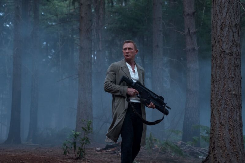 Nie czas umierać Daniel Craig w lesie