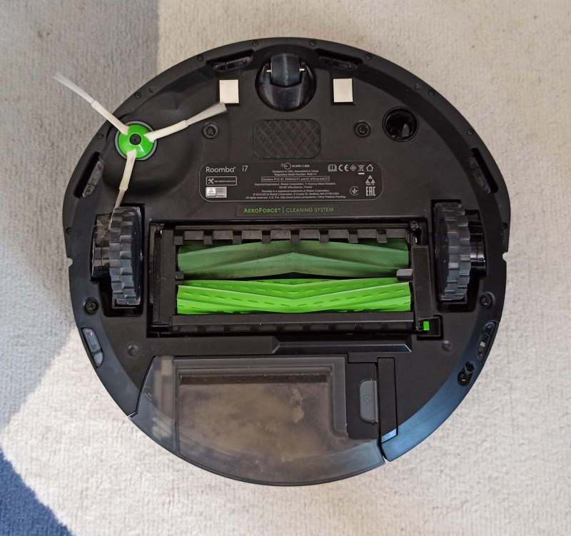 iRobot Roomba i7 od spodu