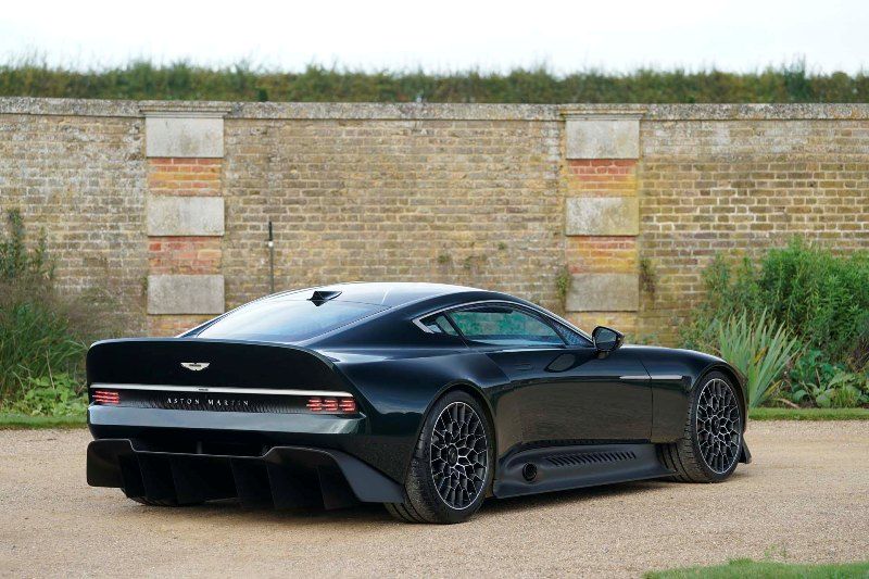 Aston Martin Victor z tyłu