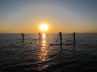 Larnaka - na desce można też ćwiczyć jogę.
© WindsurfCityCyprus