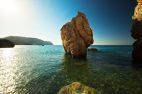 Zatoka Petra tou Romiou, uważana za miejsce narodzin Afrodyty. Legenda mówi, że opłynięcie Skały Afrodyty zapewni nieprzemijającą urodę.
© Marcus Bassler